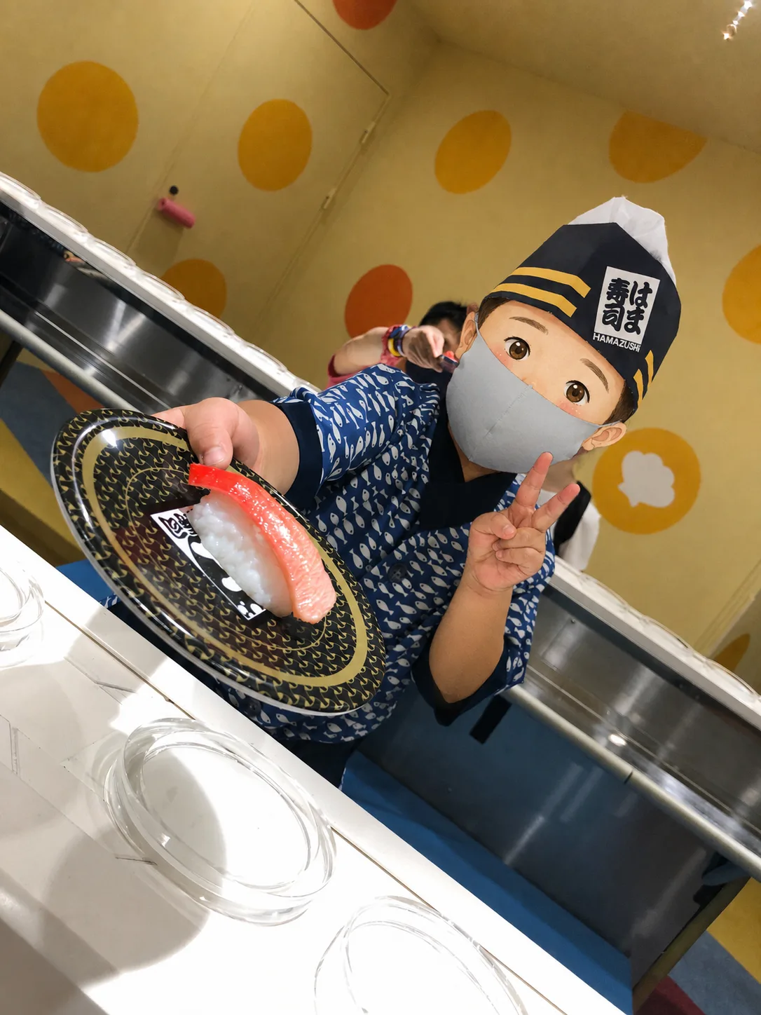 自分で握ったお寿司を盛り付けて、はいポーズ