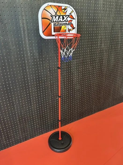 バスケットゴールでのシュート練習