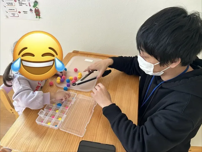 ピンセットを使った指先の訓練