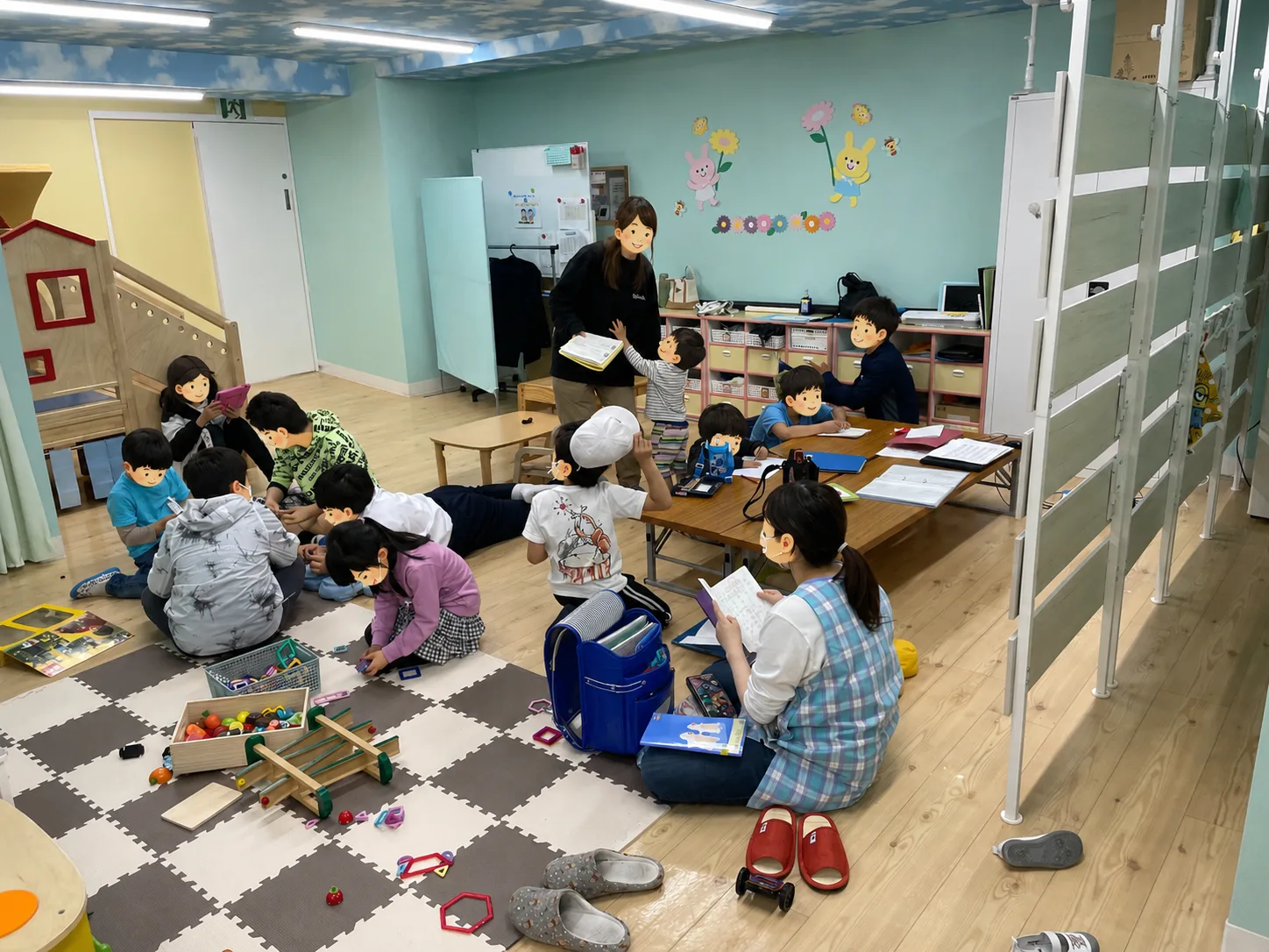 放課後等デイサービスの活動風景。宿題やあそびで思い思いに過ごします