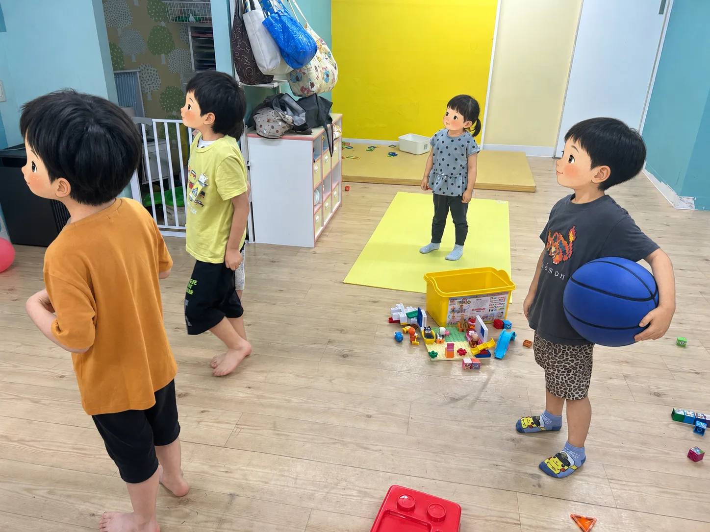 保育室でのボールあそび。順番を待つ練習にもなります